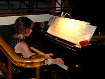 0139chophousepiano.jpg