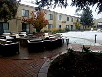 20171009_01snowinhotelcourtyard.jpg